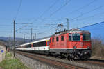 Re 4/4 II 11131 fährt Richtung Bahnhof Itingen. Die Aufnahme stammt vom 21.03.2019.