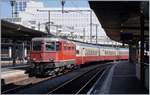 Die SBB Re 4/4 II 11198 trifft als ETCS-Vorspannlok mit dme SBB Historick RAe TEE II 1053 in Lausanne ein. 

31. März 2019