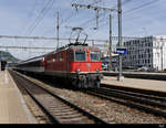 SBB - Re 4/4  11116 mit Personenzug bei der ausfahrt aus dem Bahnhof in Brugg am 14.09.2019