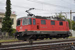 Re 420 272-7 durchfährt den Bahnhof Pratteln. Die Aufnahme stammt vom 06.09.2019.