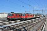 P-BoBo im Einsatz bei Cargo: Re 4/4 II 11153 | 420 153-9 mit ihrem Expresszug Gossau-RBL neben der Re 4/4 II 11265 | 420 165-9 in Gossau, 25.07.2019