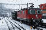 Winter in Bellinzona vom 2. März 2020 mit der Re 4/4 11158 und der Ae 4/7 10987.
Foto: Walter Ruetsch
