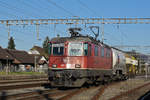 Re 420 235-4 durchfährt den Bahnhof Rupperswil.