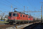Doppeltraktion, mit den Loks 420 275-0 und 420 322-0 durchfährt den Bahnhof Pratteln. Die Aufnahme stammt vom 13.03.2020.