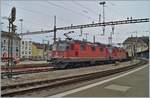 Die SBB Re 4/4 II 11250 und 11275 bekommen in Lausanne mit ihrem Transit-Getreide-Blockzug  von Frankreich nach Italien nach Abwarten der Blockdistanz Freie Fahrt Richtung Wallis. 

21. April 2020