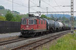 Re 420 261-0 durchfährt den Bahnhof Gelterkinden. Die Aufnahme stammt vom 13.05.2020.