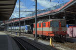 Impressionen der
 Swiss-Express -Maschine Re 420 109
vom 24. August 2020 im Bahnhof Basel SBB.
Auf Rangierfahrt im Bahnhof Basel SNCF.
Für die Aufnahme der seltenen Begegnung der SBB Re 420 109 mit dem SNCF-Pendelzug mussten leider die Fahrleitungsmasten einbezogen werden für die Bildgestaltung.
Foto: Walter Ruetsch 
