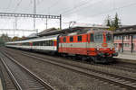 Zug 771 Basel-Zürich mit Re 4/4 11109, ehemals Swiss Express, anlässlich der Bahnhofsdurchfahrt Sissach am 12. Oktober 2020.
Foto: Walter Ruetsch 