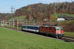 Der Jail-Train.
Der kürzeste Pendelzug der SBB.
Am 12. November 2020 mit der Re 4/4 II 11302 bei Wynigen.
Foto: Walter Ruetsch