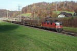 Die Re 420 163-0 mit ihrer Sonderleistung Hägendorf-Utzenstorf via Burgdorf bei Wynigen am 12. November 2020.
Foto: Walter Ruetsch