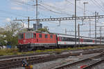 Re 4/4 II 11191 durchfährt den Bahnhof Pratteln. Die Aufnahme stammt vom 22.09.2020.
