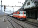 Re4/4 11108 mit einem InterRegio bei der Einfahrt in Erstfeld! (16.08.2007) Gleich hinter der Lok hngt ein PanGottardo-Wagen, der anlsslich des 125 Jahre Gotthard Jubilum von Mrz bis Oktober 2007 exclusiv verkehrt!