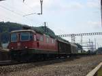 Die Re 4/4 II 11252 drfte mit diesen Wagen wohl kaum berlastet sein... Aufgenommen beim Aarauer Schachen am 19.07.2007