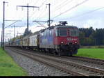 SBB - 420 280 mit Güterzug unterwegs bei Lyssach am 25.10.2022