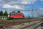 Re 420 325-3 durchfährt am 01.09.2023 den Bahnhof Pratteln.