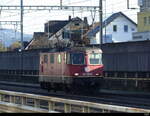 SBB - Schnappschuss der Lok 420 327-9 unterwegs im Bahnhofsareal von Rothrist am 30.12.2023