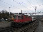 Re 4/4 11213 macht den Zugschluss am IR aus St. Gallen ebenfalls am 16.10.07 in Zrich Oerlikon
