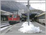 Re 4/4 II 11122 bernimmt den Rheintalexpress nach St.Gallen, hier beim Umsetzen in Chur.