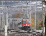 Re 4/4 11122 mit Rheintal Express nhert sich der Station Landquart.