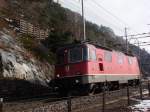 Re 4/4 II 11326 mit defektem Scheinwerfer bei Hohtenn am 6.12.2007