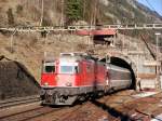 Re 4/4 II 11147 mit EC bei Wassen am 24.01.2008