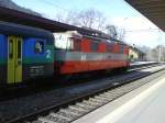 Re4/4 11108 in SwissExpress-Lackierung zieht einen Dispozug fr den entfallenen DOSTO IC. Der Dispozug fuhr am 25.02.08 von Chur nach Zrich HB. Hier bei der Ankunft in Landquart