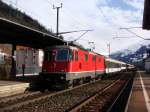 Re 4/4 II mit EC nach Basel SBB bei der Durchfahrt am 26.03.2008 in Flelen.