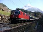 Re 4/4 II 11197 mit IR nach  Chiasso bei Intschi am 28.03.2008