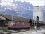 Arbeitslose Re 4/4 II 11263 und 11352 vor den Kreuzbergen in Buchs SG. (02.05.2008)