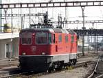 SBB - Re 4/4 11136 bei der einfahrt in den Bahnhof von Basel SBB am 15.03.2008