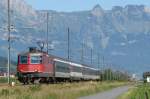 Re 4/4 II 11206 hat mit ihrem Rheintalexpress gerade Bf Sevelen durchfahren, 06.08.08, Rheintalstrecke Buchs SG - Sargans