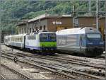 BLS Re 4/4 II 504 hat ihren Regio ber den Ltschberg befrdert und trifft am 31.07.08 im Bahnhof von Brig ein. (Hans)