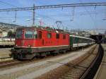 Die Re 4/4 11139 am 29.08.2008 mit einem IR bei der Ausfahrt in Zrich Hbf. 