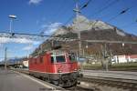 Nachdem der 64825 nach Mels bzw Flums gebracht wurde, verkehrte Re 4/4  11285 als Lokzug 95437L nach Zizers BCU, um einen Zementzug nach Buchs SG zu bringen.
Sargans 05.11.08