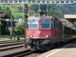 SBB - Re 4/4 11225 vor dem Voralpen Express im Bahnhof von Arht-Goldau am 08.09.2008