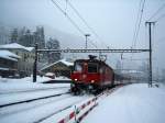 Die Re 4/4 II 11205 legt mit ihrem IR nach Luzern am 10.12.2008einen kurzen Halt im verschneiten Faido ein.