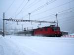 Re 4/4 II 11202 mit IR nach Zrich HB bei der Ausfahrt aus Faido am 10.12.2008