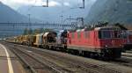 SBB-Cargo, SBB-Infra: Mit einem Bauzug fhrt die Re 4/4  11288 in Erstfeld ein.