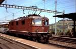 SBB Re 4/4 II, 11121 am 17/06/03 in der Umgebung von Zug. (scan von dia)