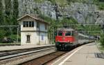 Re 4/4 II 11301 mit einem IR nach Brig bei der Einfahrt in St-Maurice am 29. Juni 2009