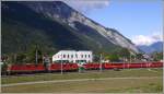 Zwei Re 4/4 II treffen auf die schmalspurige Schwesterlok Ge 4/4 II in Ems Werk. (14.09.2009)