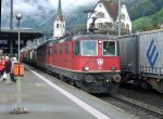 Kraftpaket: Am 09.10.09 durchfahren die Re 4/4  11252 (mit einer kaputen Lampe) und die Re 6/6 11641  Moutier  als Re 10/10 den Bahnhof Flelen.