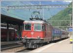 IR2271 mit Re 4/4 II 11128 erreicht Bellinzona. (25.05.2010)