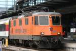 11 320 am 26.10.09 im orangen Interregio Cargo Look, in Basel SBB. Bei einem ihrere wenigen Einstze im Personenverkehr, wird sie den IC von Basel ohne Halt bis Zrich bringen. 
