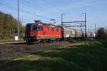 Re 4/4 II 11297 zieht am 31.10.10 einen Gterzug von Rupperswil Richtung Aarau.