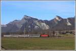 RE3819 vor Regitzerspitz und Schnielskopf bei Maienfeld. (04.01.2011)