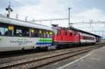 Voralpen Express nach Luzern mit Re 4/4 II und IC Bt Steuerwagen am Zugschluss bei der Abfahrt in Pfffikon SZ am 6.11.2010