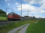 Sonderverkehr Jodlerfest 2011 Interlaken: Fr dieses einmalige Bild hat sich das warten gelohnt; Re 4/4 II 11116 mit 9-teiligem EW I/II NPZ Pendel als EXT 30143 (Bern-Interlaken Ost) zwischen Spiez