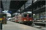 Kommt mir seit gestern irgendwie bekannt vor...
Re 4/4 II 11136 als Vorspann der Swiss Express Re 4/4 II 11109 in Basel SBB am 6. Nov. 2011