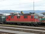 SBB - Re 4/4  11291 im Bahnhofsareal von Yverdon am 25.04.2012 .. Standort des Fotografen auf dem Perron ..